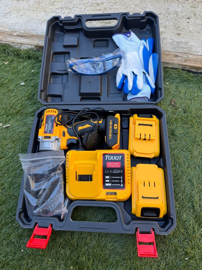 Impact driver with 2 batteries and charger 