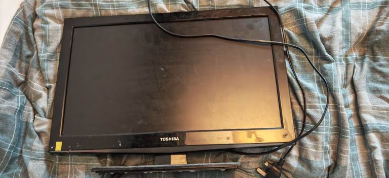 Toshiba Flat Screen  21 inch TV with dvd player 