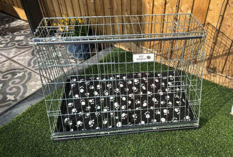 Pet World Hatchback or Estate Car Dog Crate/Cage (shaped to fit) Sliding door entrance