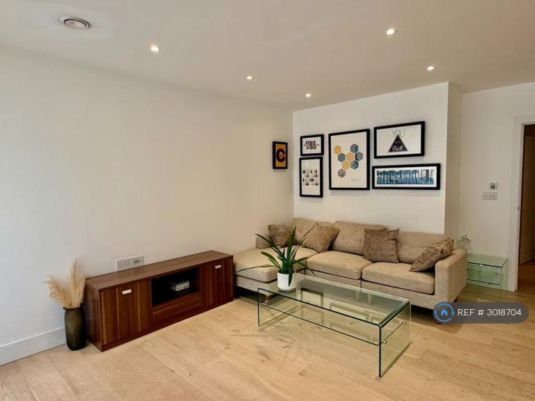 2 bedroom flat in Rochester Place, London, NW1 (2 bed) (#3018704)