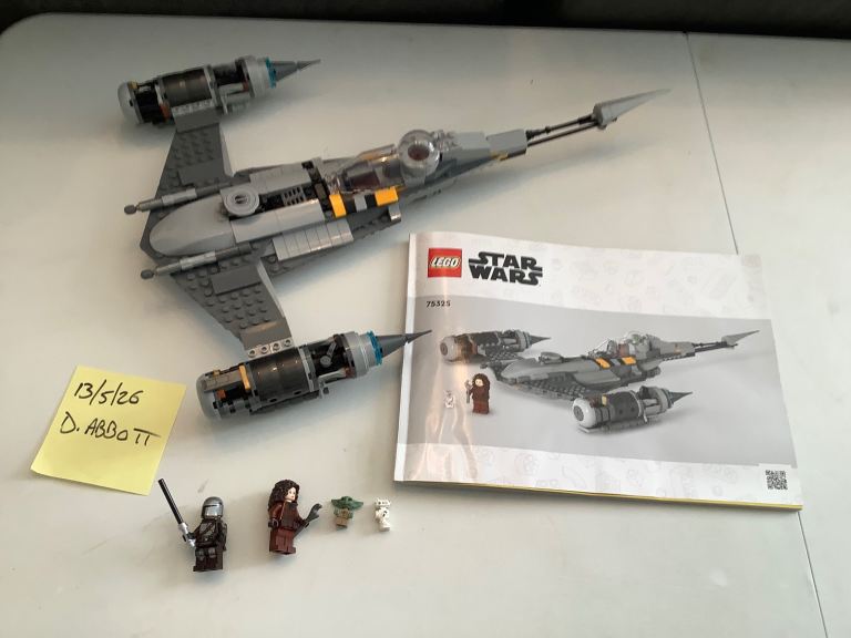 Lego 75325 mandalorian star fighter. Complete 