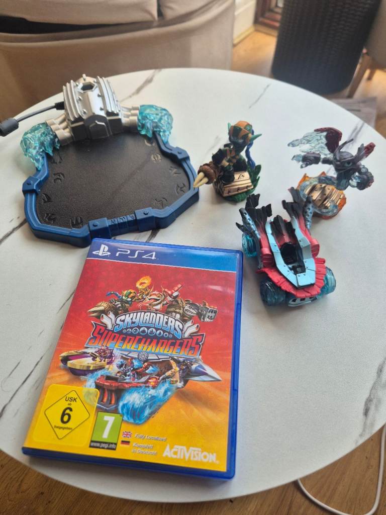 PS4 SKYLANDERS STARTER PACK + EXTRAS BUNDLE INCLUDING C TROPHY AND DEEP DIVE GILL GRUNT ONLY £80!!!