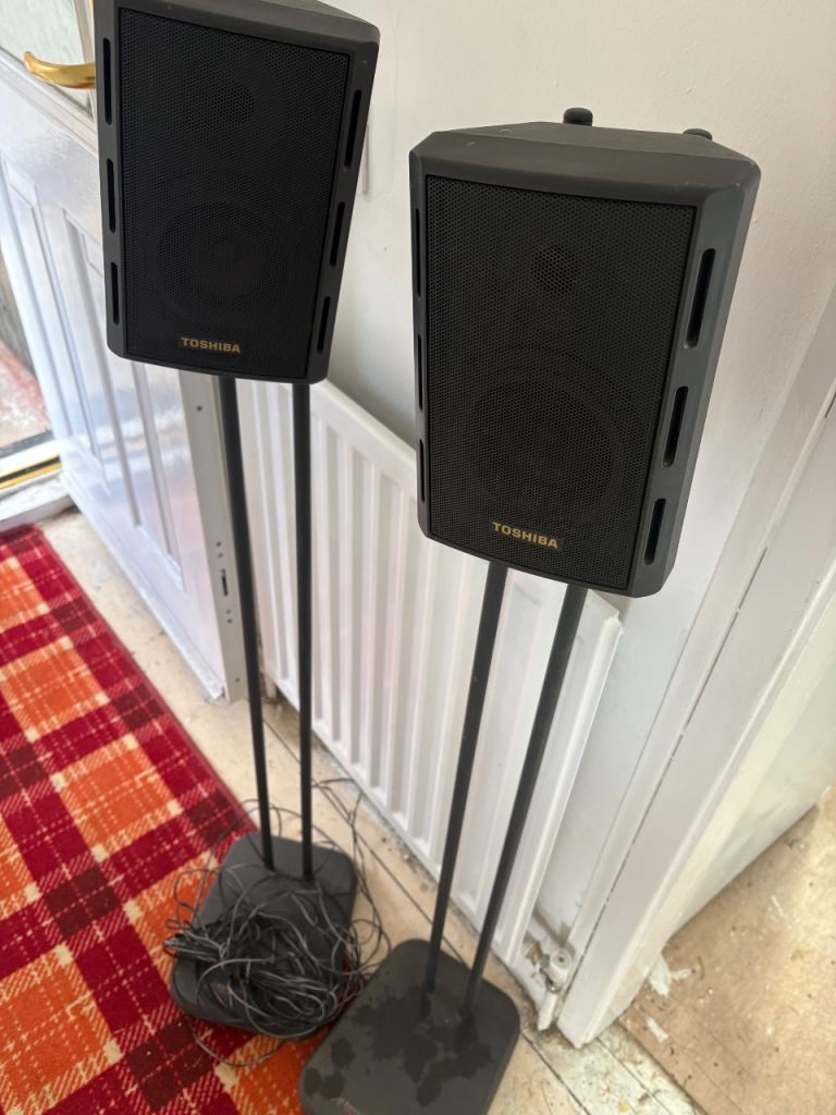 Hitachi Speakers with Stands – Good Condition