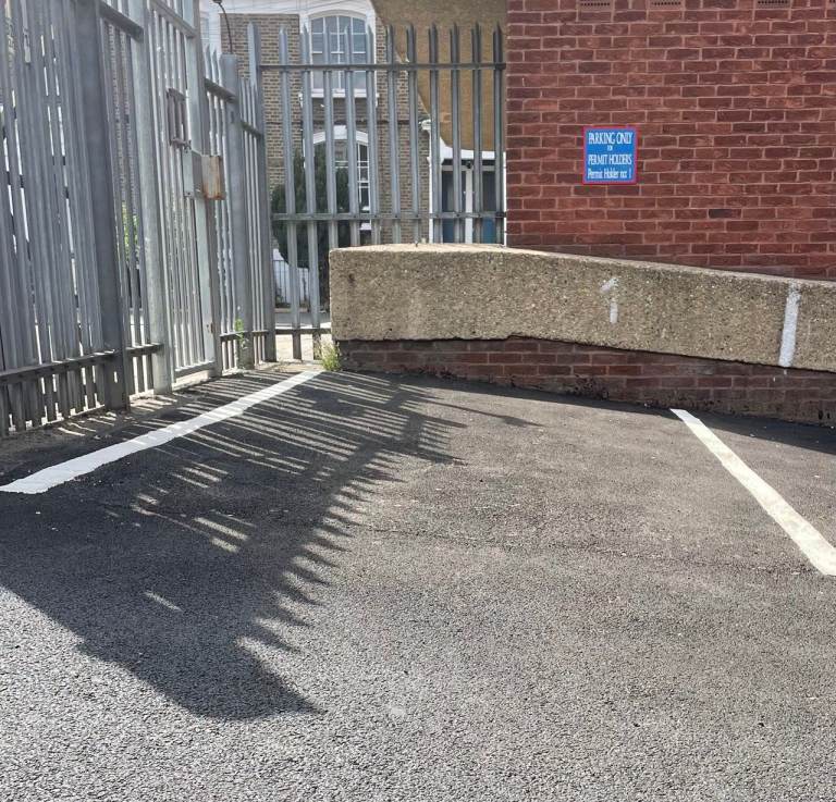 Parking to rent in  Hammersmith W6 , 190 £ pm