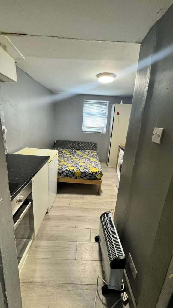 Studio flat in London, Harrow ( HA3 7SY)