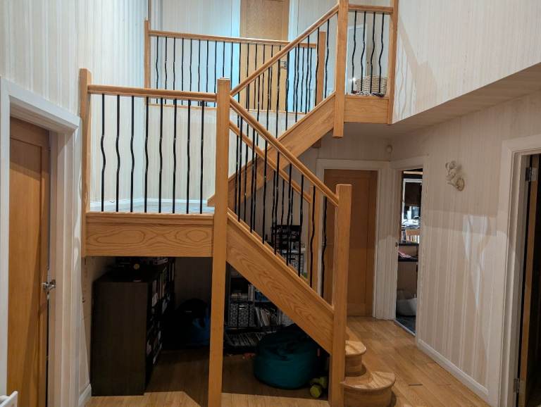 Solid Oak Feature Staircase – Right Turn – 265cm Floor Height – Landing Included - £800 ONO