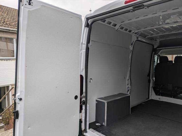 Boxer Relay Ducato MWB H2L2 plastic lining and composite floor