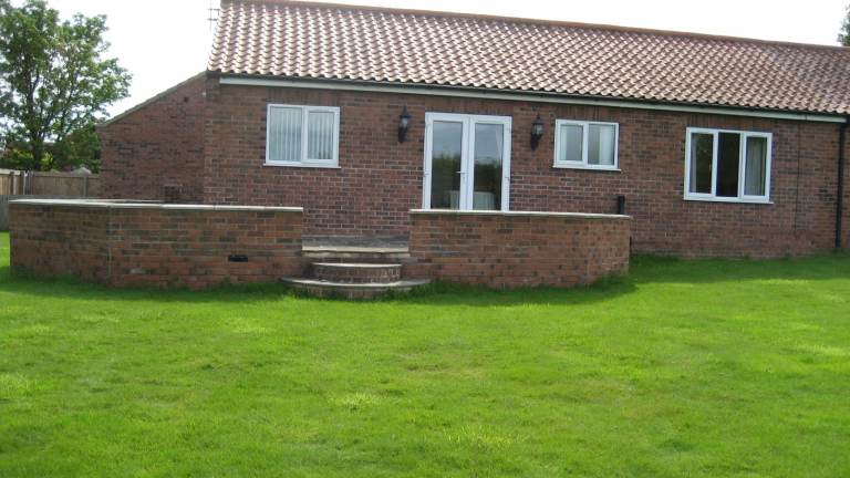 Spacious 1 Bedroom Bungalow, Village Location, 5 Miles North of York on A19