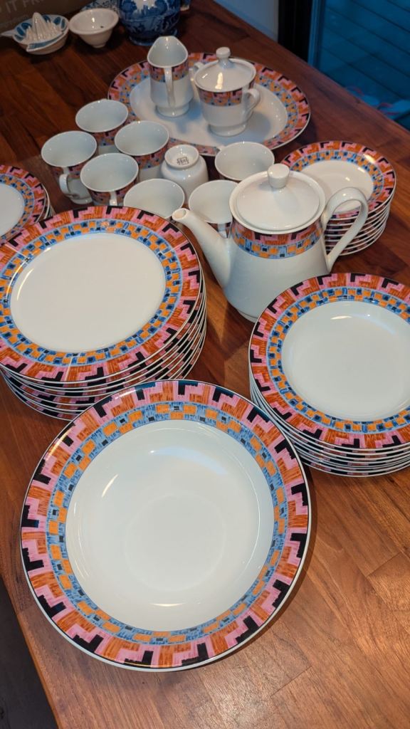 Taiko fine China (Japan) dinnerware full set of 8 items plus extras 