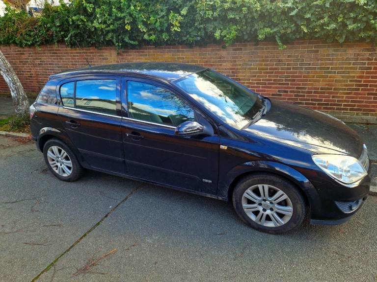 AUTO VAUXHALL ASTRA 1.8 ULEZ FREE DRIVES GREAT 