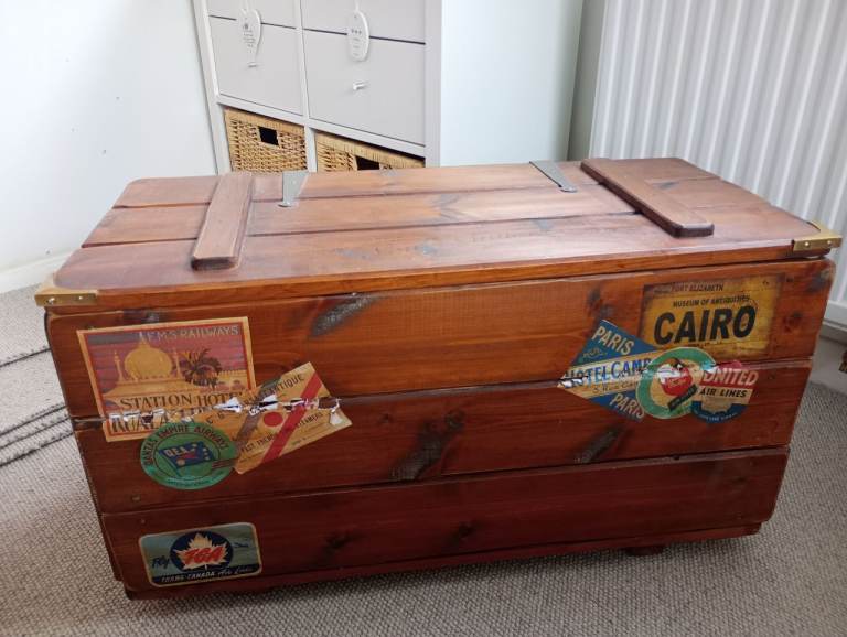 Antique style vintage retro wooden travel chest/ trunk/ storage coffee table