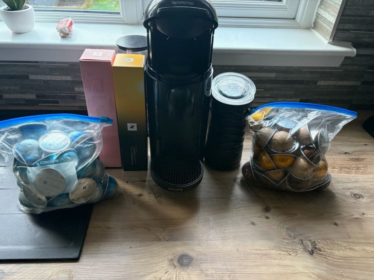 Nespresso Machine & Milk frother 