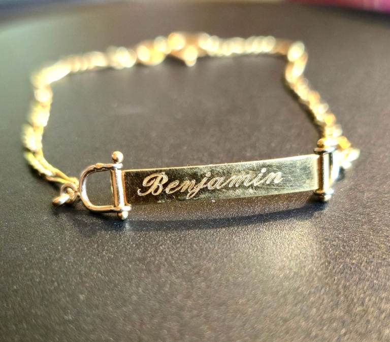 PRETTY BENJAMIN 18ct GOLD ID BRACELET SIMPLE DESIGN  19.2cm 3.69G