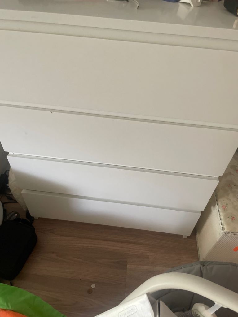 White Chest of Drawers with 4 Drawers
