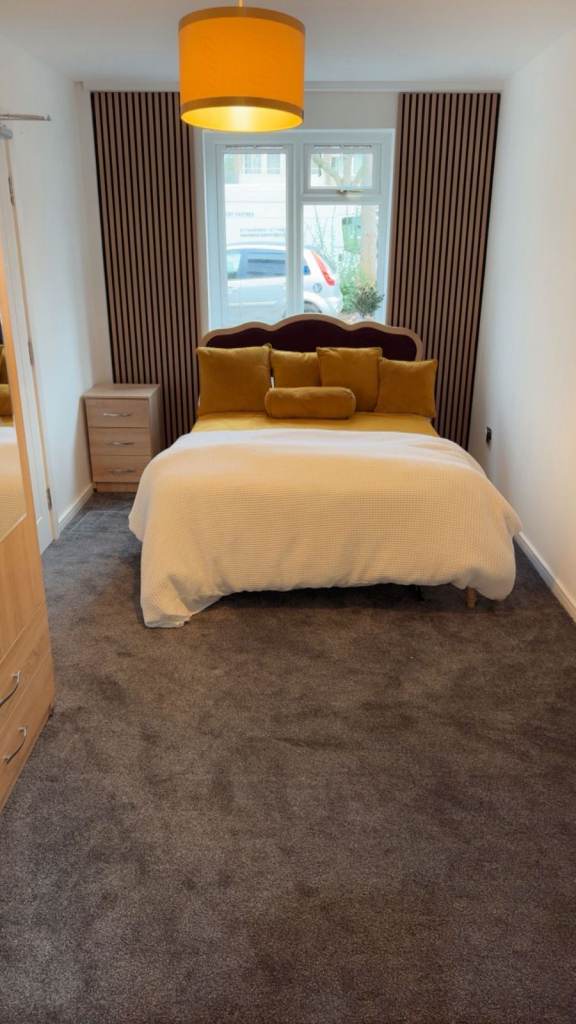 Studio ensuite close to Train station