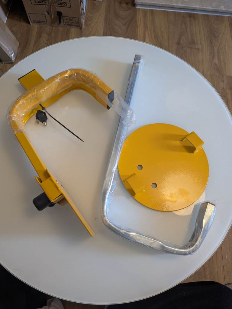 Truck van wheel clamp caravan 