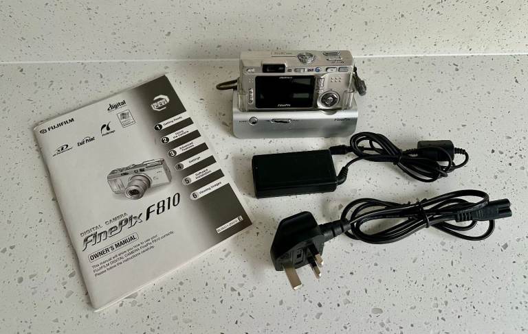 Rare Fujifilm Finepix F810 Digital Camera - 2004
