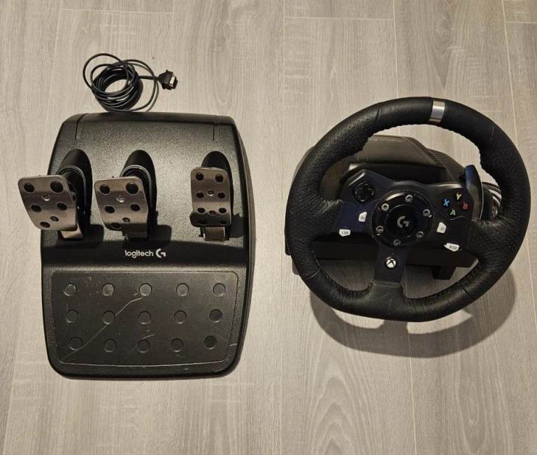 Logitech G920 Driving Force Racing Wheel & Pedals – Xbox One / Series X|S & PC