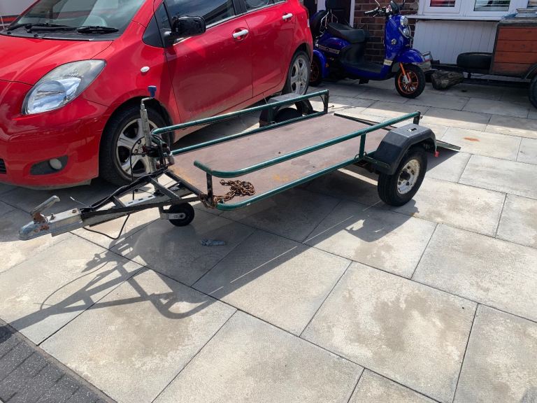Trailer 7ft with drop down ramp.