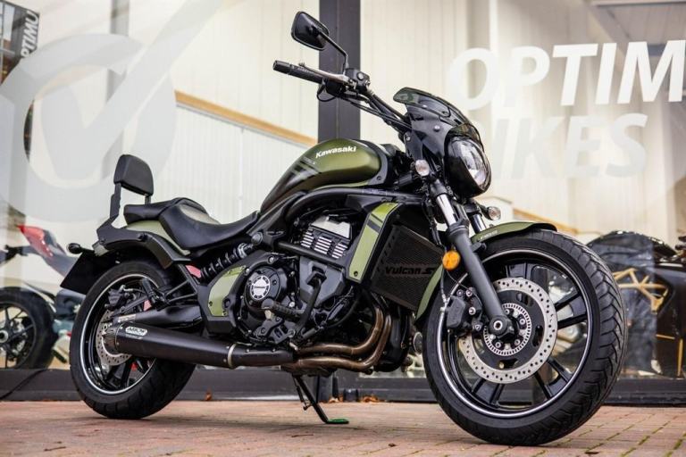 Kawasaki Vulcan 650 S ! LOW MILES ! ARROW ! EXTRAS ! STUNNING