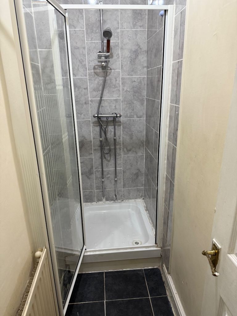 Shower tray and screen 
