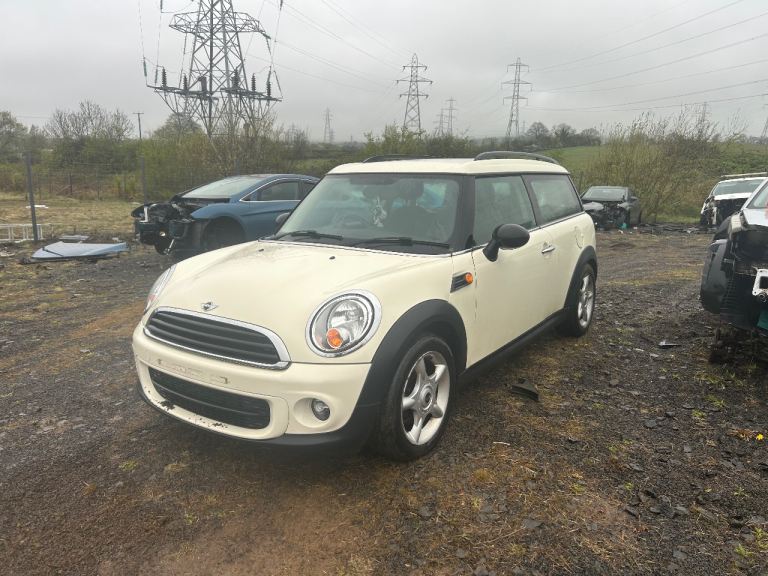 2014 MINI CLUBMAN 1.6 D BREAKING PARTS ONLY