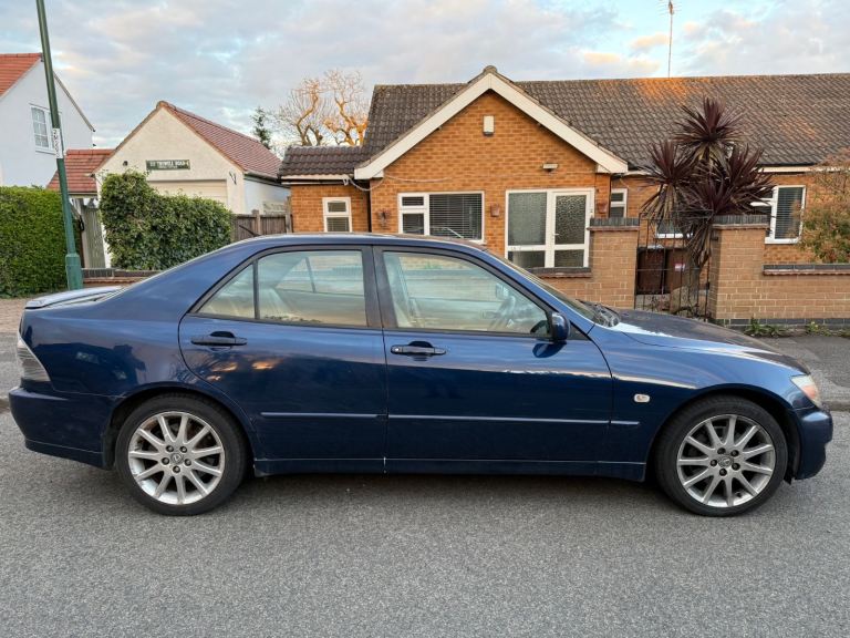 Lexus IS200 SE Manual