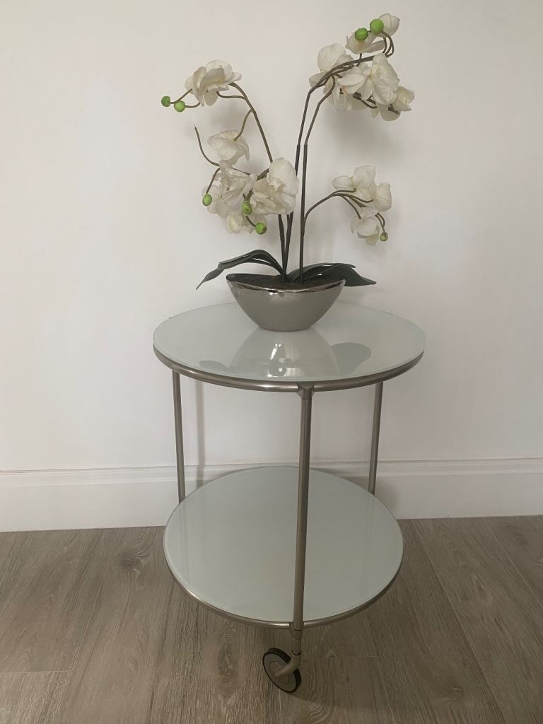 Tea trolley table with wheels 