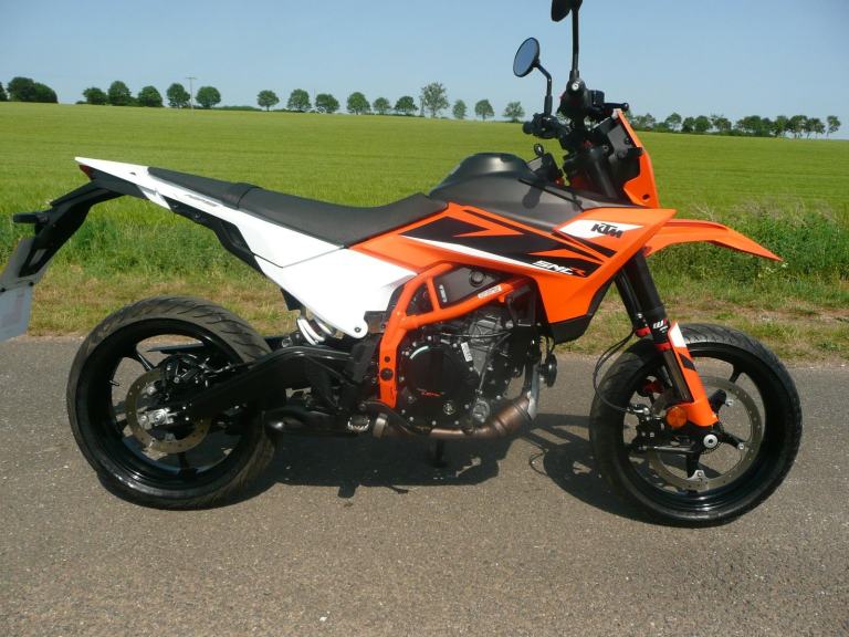 2025 KTM 125 SMC-R Supermoto ABS Mint Part ex / Credit/debit cards welcome.