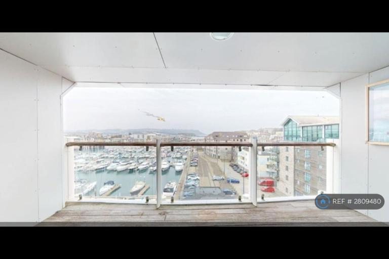 2 bedroom flat in Discovery Wharf, Plymouth, PL4 (2 bed) (#2809480)