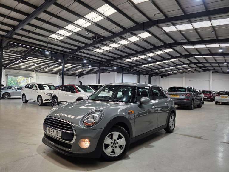 2017 MINI Hatch 1.5 Cooper Auto Euro 6 (s/s) 5dr HATCHBACK Petrol Automatic