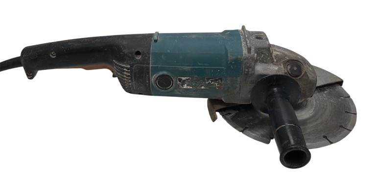 Makita Angle Grinder  9069