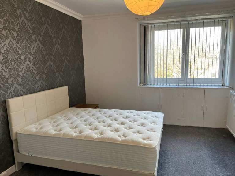 Double & Single room for rent in EH5 