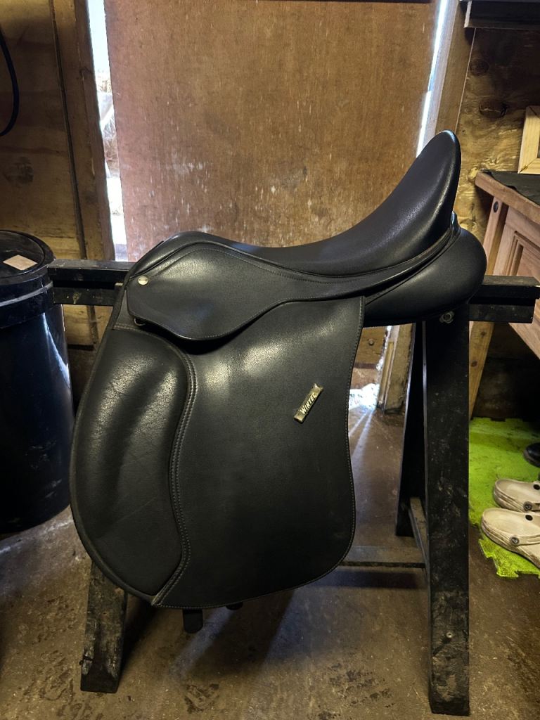 Black Wintec gp saddle