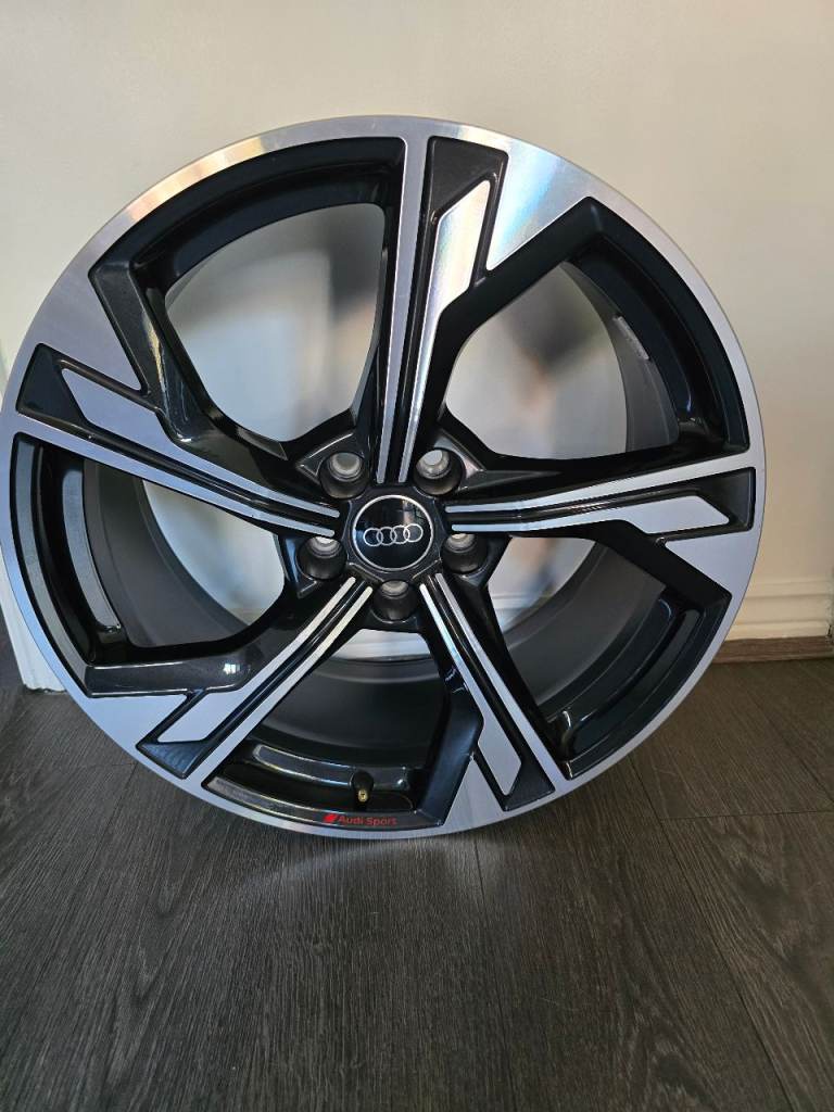 GENUINE AUDI A4 8W FLAG BLACK/CUT 19" ALLOY WHEEL X1 8W0601025EM