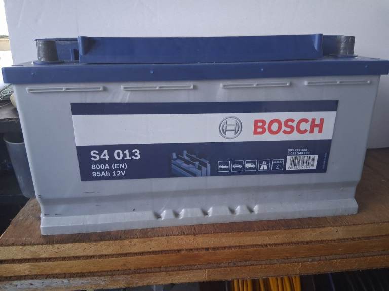 BOSCH CAR BATTERY - S4 013 800A EN 95 AH 12volt BATTERY FITS JAGUAR - BMW - MERCEDES  PRE-OWNED 