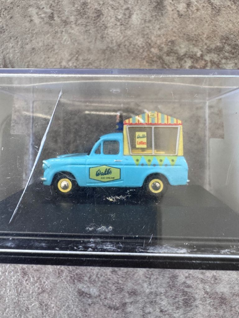 oxford diecast model ice cream van 