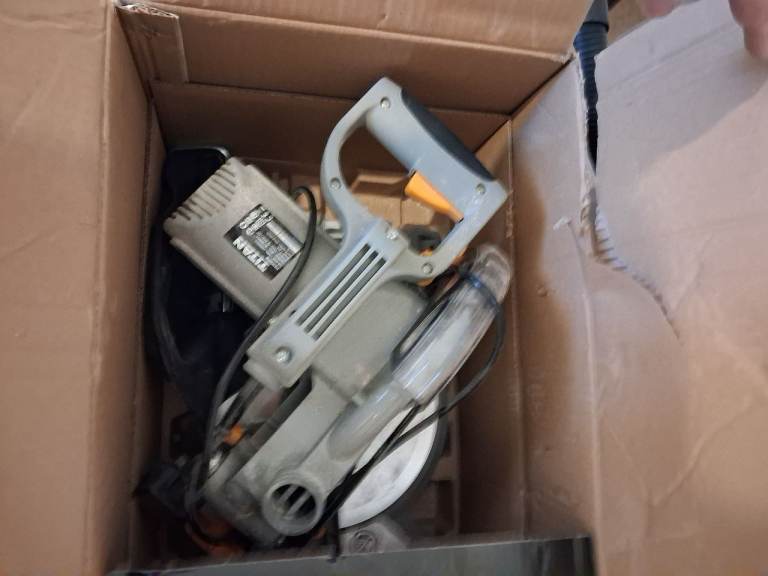 Mitre saw titan 249v saw 