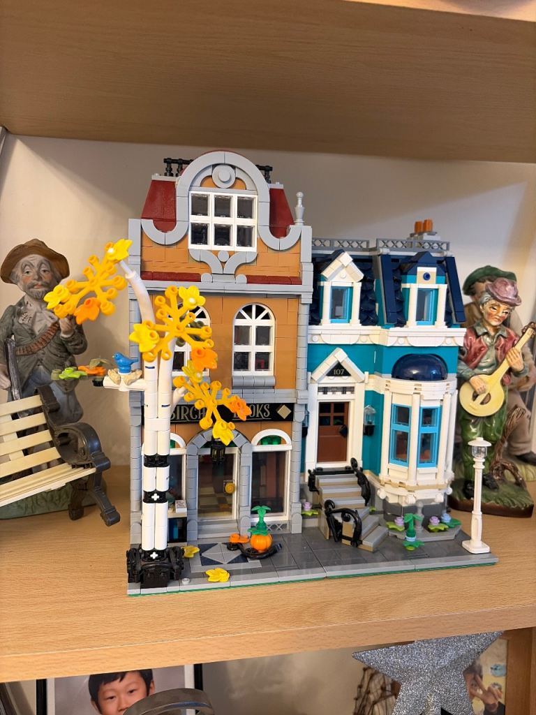 LEGO Creator Expert Bookshop Modular Building – Good Condition