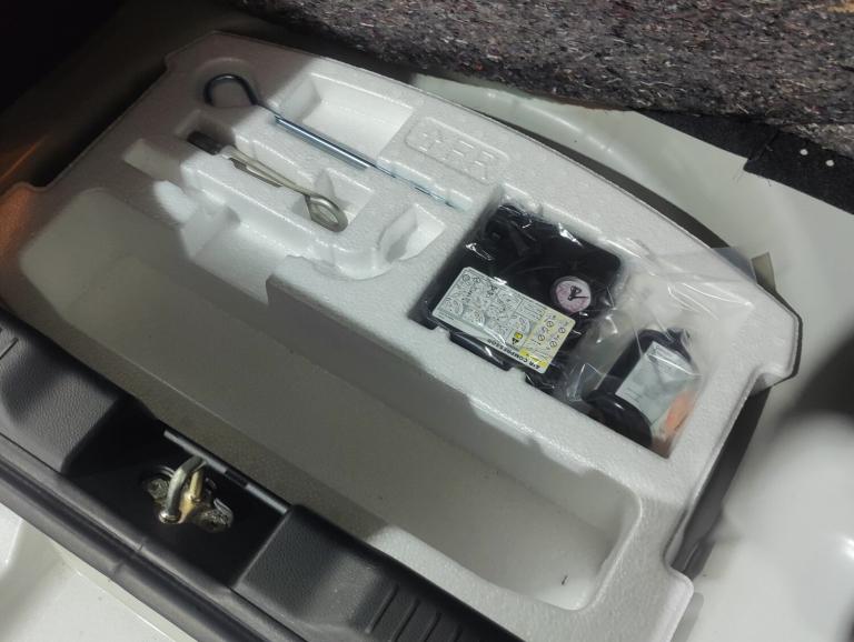 SUZUKI SWIFT; 1.2 PETROL HYBRID; 82BHP; SZ-L; 5 DOOR; MANUAL; WHITE; 57.9 MPG;