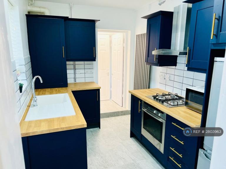 3 bedroom house in Holmesdale Road, London, SE25 (3 bed) (#2803963)