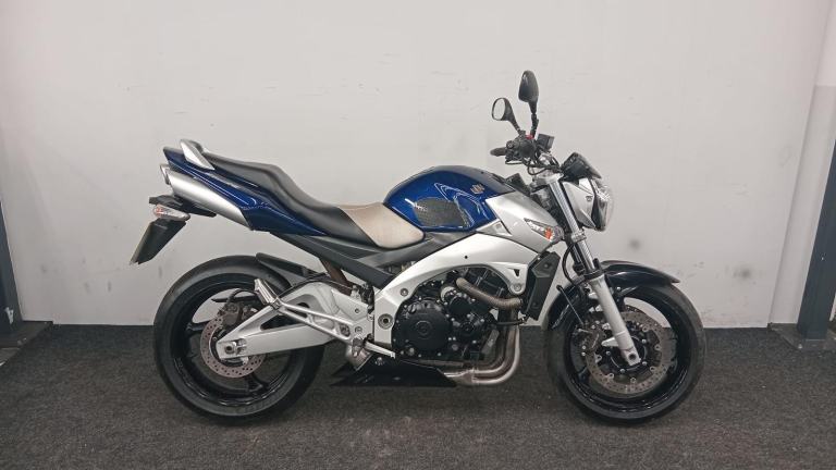 SUZUKI GSR600 ** 12 MONTH MOT - REAR HUGGER - PADDOCK BOBBINS ** 
