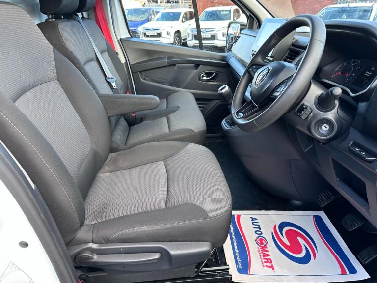 2023 73 RENAULT TRUCKS UK TRAFIC dCi 150 3T LWB L2 H1 Van Red Edition