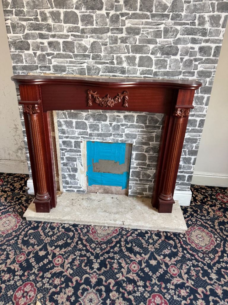 Fireplace + back marble 