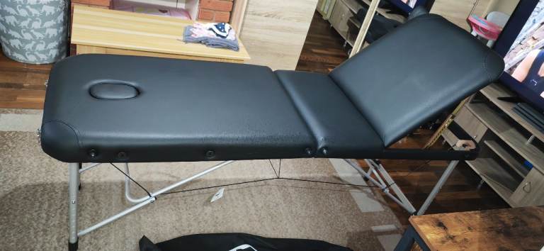 Massaging or do eyelashes bed table 