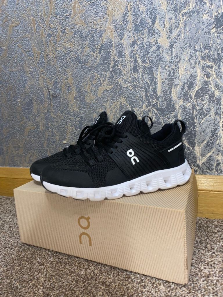Mens On Cloud Trainers-Size 9 Uk Mens.