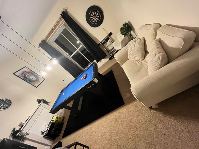 6ft pool table, cues and balls