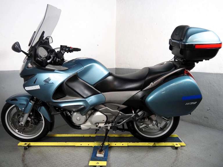 Honda, NT, 2006, 680 (cc)