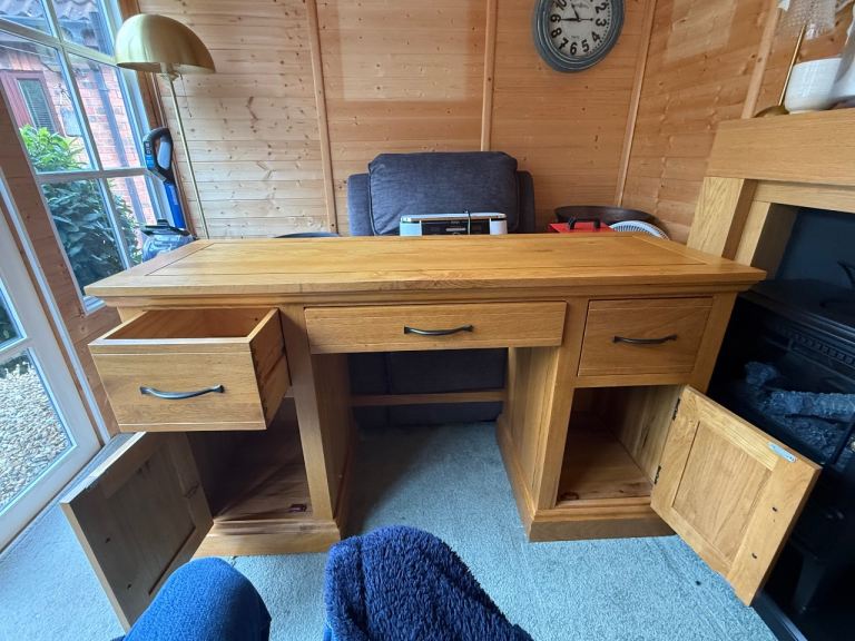 Laptop/dressing table