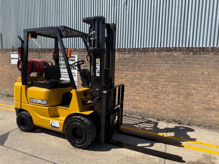 2003 Caterpillar 1.8t gas forklift, triple mast, sideshift 